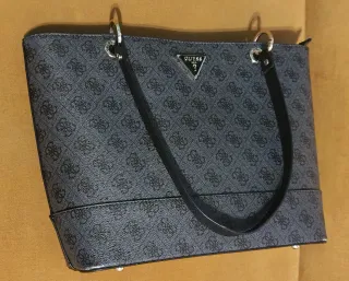 Bolso Guess Negro y Gris