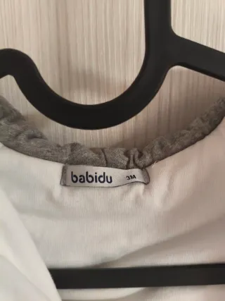 Buzo invierno capucha 3 meses. Marca Babidu