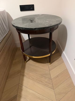 2 tavolini ausiliari rotondi in marmo e legno