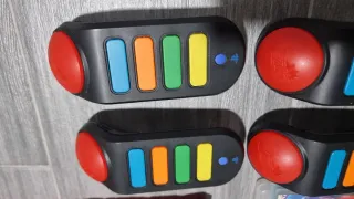 Buzz! PS3 + 4 Mandos + Bolsa Roja