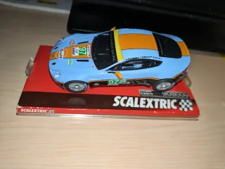 Scalextric Aston Martin V8 Vantage GT2 sin 1 rueda