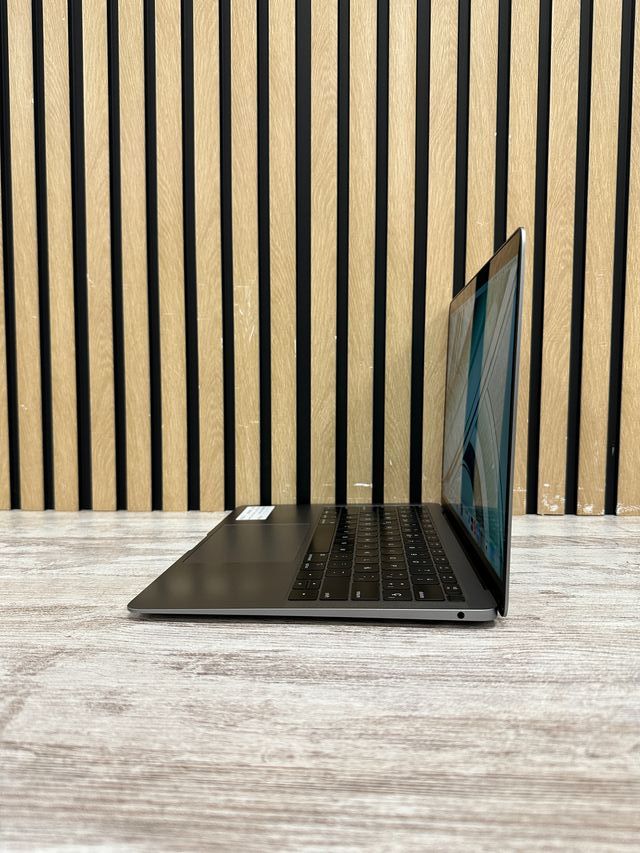 MacBook Air 13" 2019 i5 8gb 128gb SSD