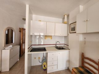 Apartamento con piscina y balcón en Torrevieja