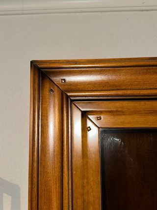 Vitrina de madera y cristal