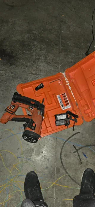 Clavadora a gas SPIT pulsa 40E