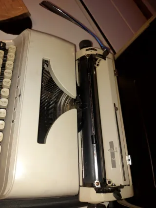 Máquina de escribir Adler vintage maletín