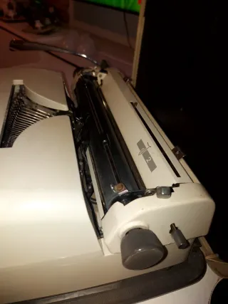Máquina de escribir Adler vintage maletín