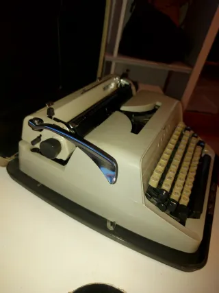 Máquina de escribir Adler vintage maletín
