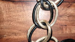 Gargantilla eslabones grandes negro y dorado