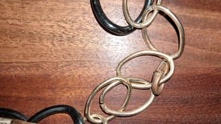 Gargantilla eslabones grandes negro y dorado