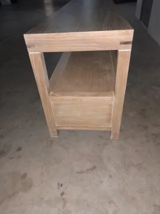 Mesa baja de madera para TV . Solo recoger no envi