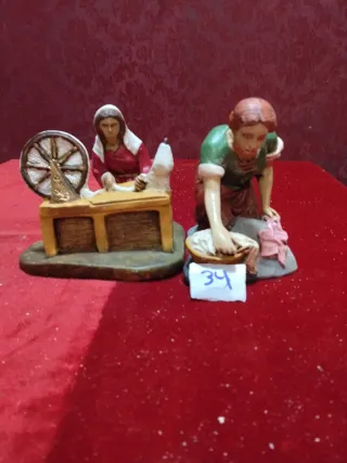 Figuras Belén: Mujer Hilando y Lavandera