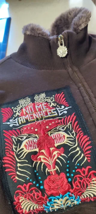 Chaqueta Polar Marrón Chocolate de CUSTO BARCELONA