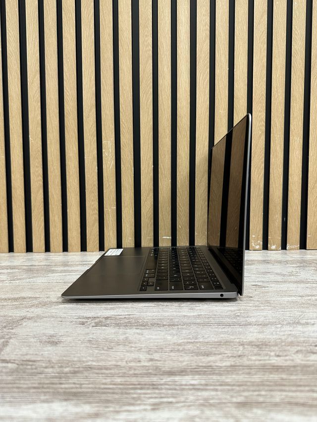 MacBook Air 13" 2020 M1 8gb 256gb SSD