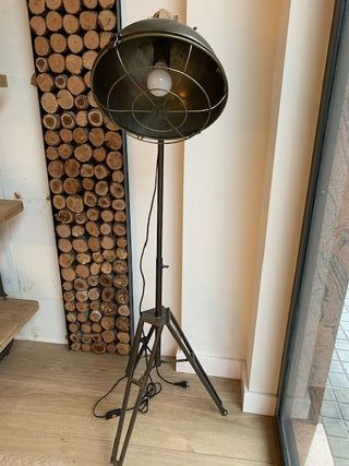 Lámpara de pie industrial metal y madera