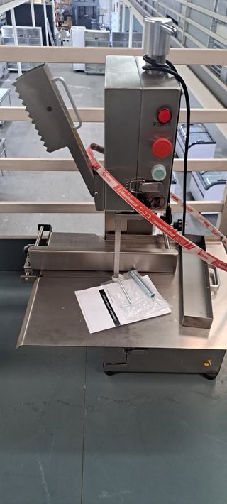 Sierra de huesos nueva con garantía