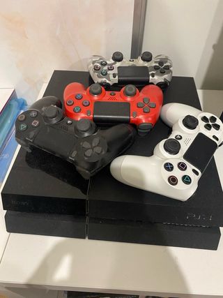 Consola PS4 con 4 mandos