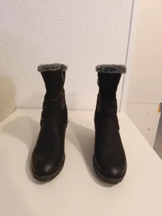 Botines negros de tacón afelpados