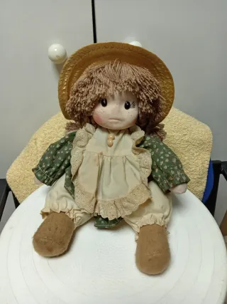 Muñeca de trapo con sombrero