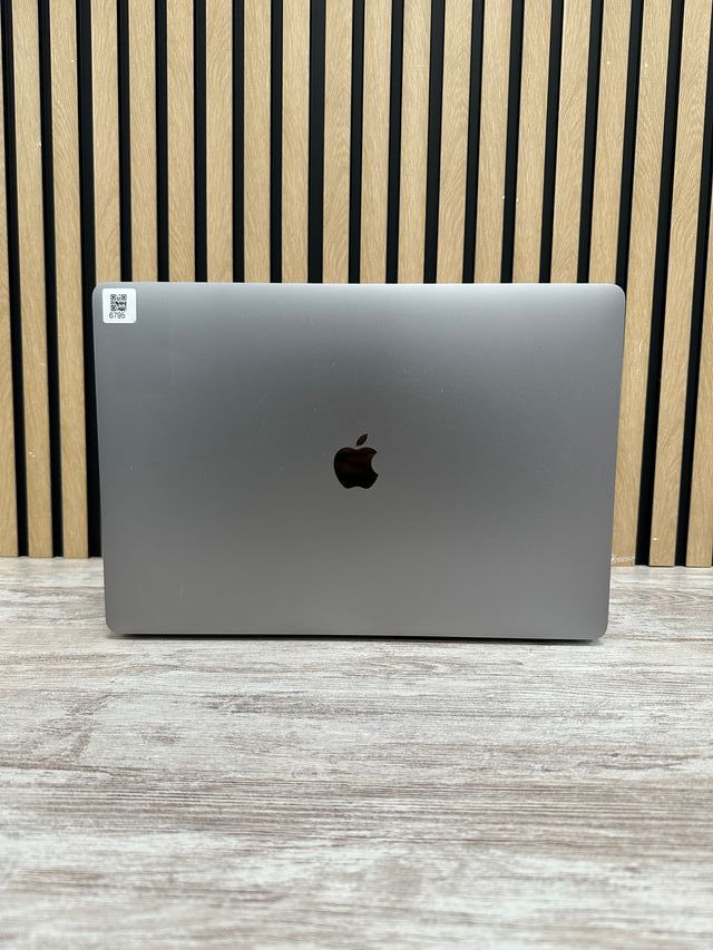 MacBook Pro 16" 2019 i7 16gb 500gb SSD