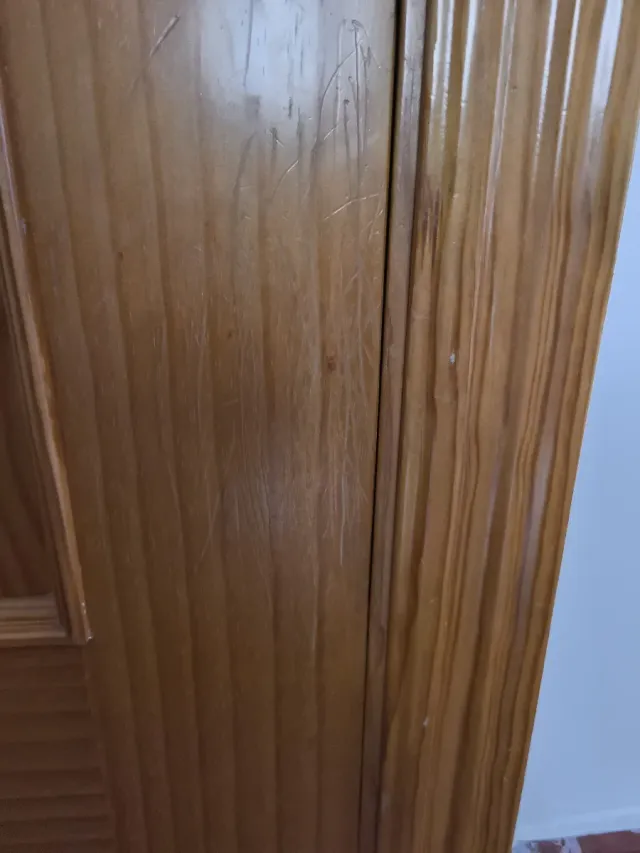 Puerta interior completa de madera