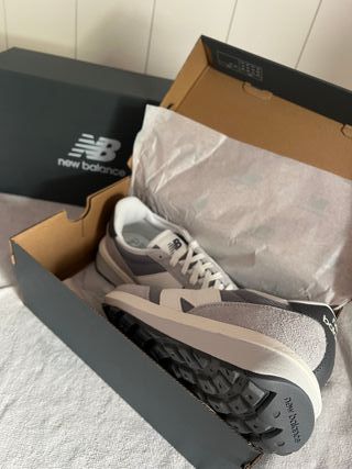 New Balance Talla 43 Gris/Blanco