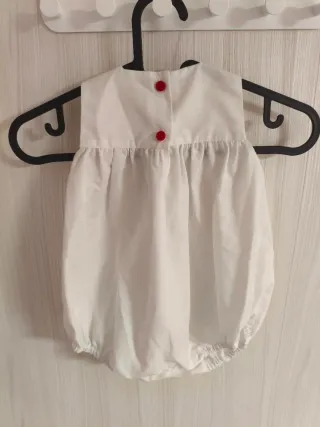 Ranita blanca bebé detalles rojos Talla 0