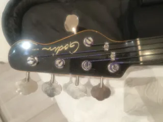Bajo Godin A5 Ultra