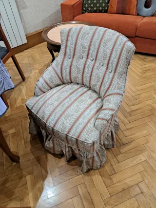 Butaca descalzadora tapizada