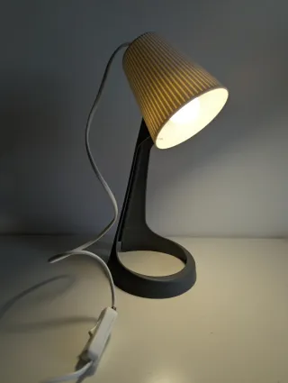 Lámpara de mesa moderna