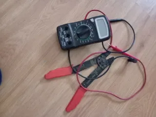 Multímetro y pelacables