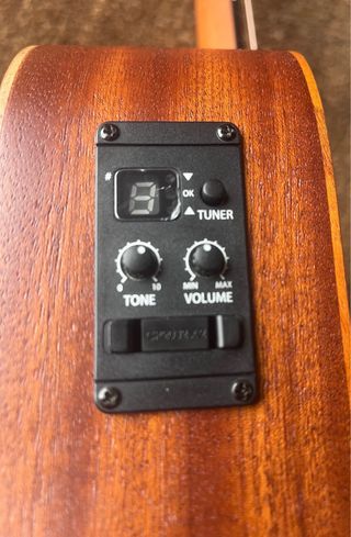 Taylor BT2e Baby Taylor Caoba Maciza + Funda