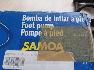 Bomba de pie SAMOA con manómetro