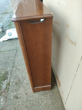 Cubre radiador de madera con rejilla