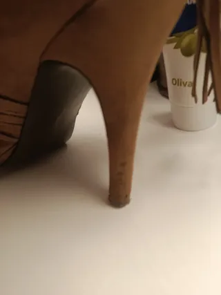 Botines de ante marrón con flecos