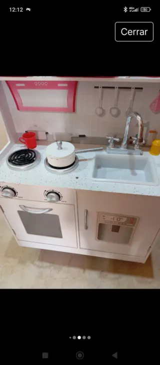 Casita de muñecas y cocinita de madera