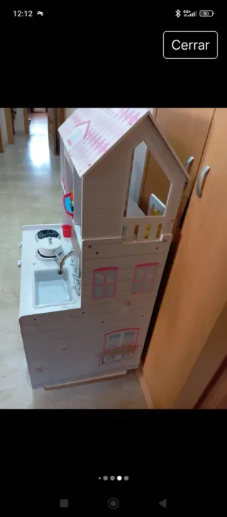 Casita de muñecas y cocinita de madera