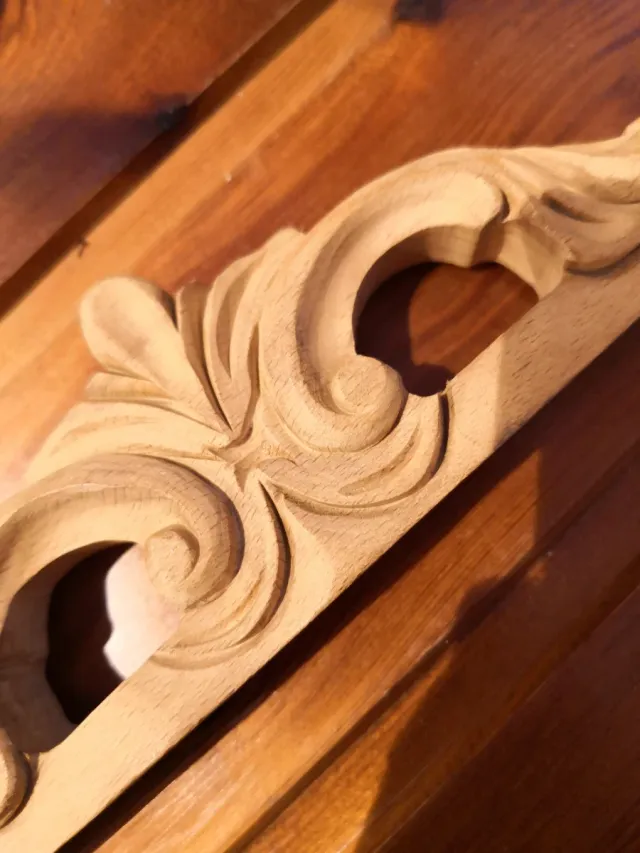 Copete madera tallada