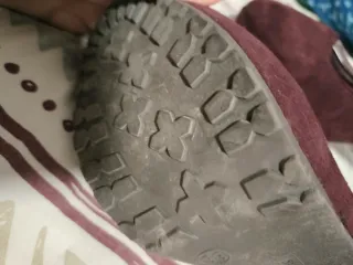 Zapatos de tacón granate para fiesta