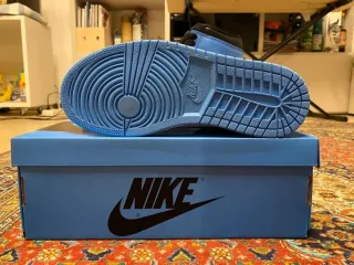 Jordan 1 High OG University Blue Talla 40