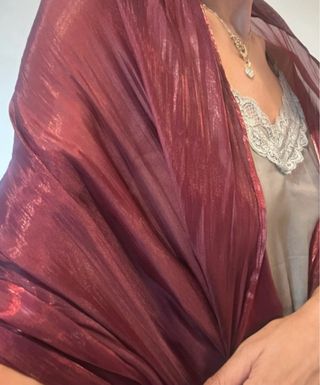 Stola bordeaux ampia con dettagli