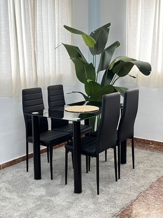 Comedor con 4 sillas nuevo