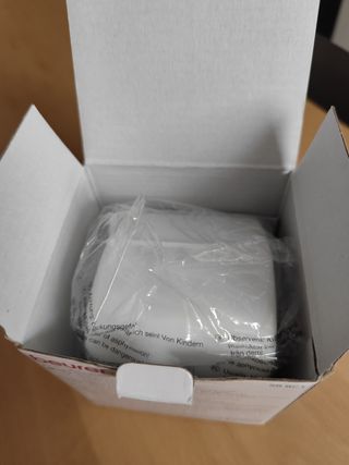 Tensiómetro con el pulso en la muñeca