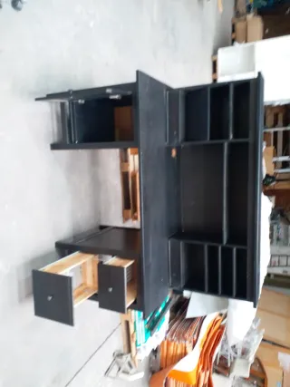Escritorio de madera negro