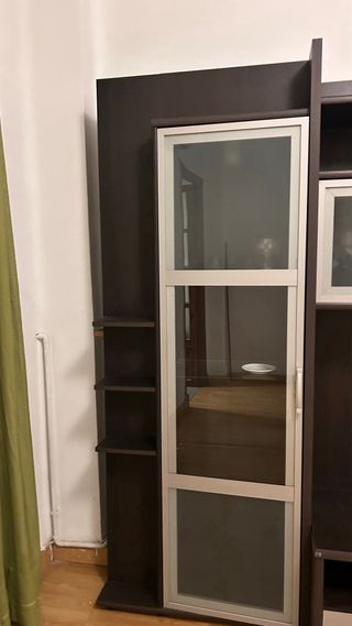 Estantería marrón hueco para TV