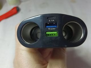 Cargador de coche con doble mechero y 3 USB