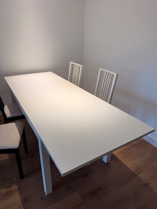 Mesa extensible comedor y 4 sillas