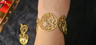 Conjunto de bisutería dorada