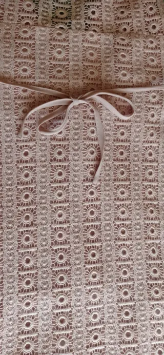 Vestido Guess encaje rosa