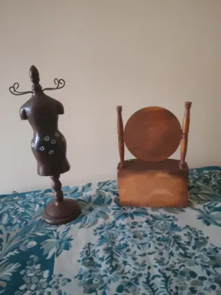 Joyero de madera con espejo y otro para colgantes